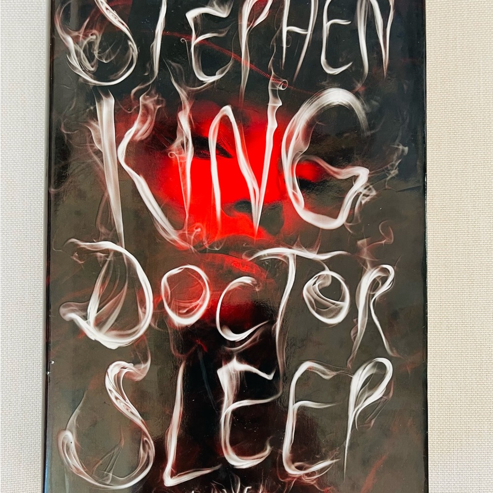 STEPHEN KING ~ KING DOCTOR SLEEP (NOVEL) King’s books are world-wide bestsellers